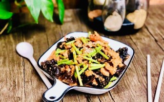 美味蒜苔木耳肉片做法（口感鲜嫩、营养丰富，一碗饭秒空！）