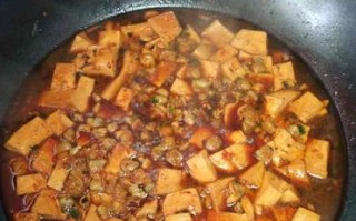 盐豆白菜炖粉丝的家常做法（健康营养又美味的一道汤菜，让你回味无穷）