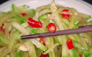 爽口凉拌萝卜，清爽美味，开胃解暑（教你做出清脆可口的凉拌萝卜，趣味十足的制作过程让你轻松学会）