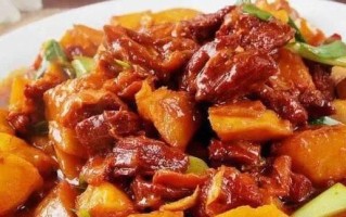 白萝卜炒酱肉的做法（爽口营养的酱肉菜谱）