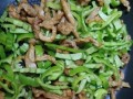 如何做出美味的肉炒青椒？（简单易学，让你的味蕾欲罢不能）