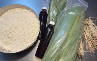自制小枣糯米三角粽（传统美味，家庭DIY，糯香可口）