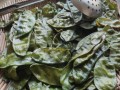 炸梅豆，美味佳品（手把手教你制作香脆可口的炸梅豆）
