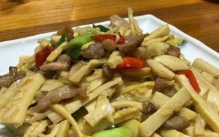 清蒸红眼鱼的做法（传统美味的家常菜，健康又美味！）