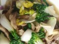 爽口清淡以西红柿炒蘑菇油菜（家常菜谱）
