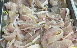 丝瓜鱼片粥的家常做法（清爽又美味的夏日养生食谱）
