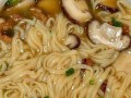 从零开始手工制作香菇肉丝面（手工面的制作过程、配料详解、口感感受、步骤图解）