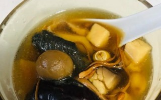 美味健康的乌鸡火腿花胶汤（家常做法，营养丰富的养生汤）