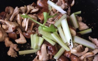 美味香菇腿炒肉丝（家常美食，营养丰富）