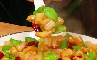 酸辣鸡肉藕丁，清爽美味好滋味！（学会这道菜，一起来解暑！）