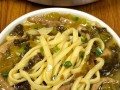 如何用玉米面手擀出美味的面条？（以玉米面为主材料，教你做出Q弹好吃的手擀面。）