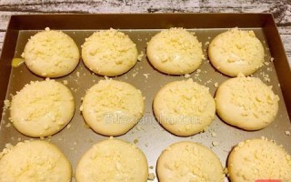 手工烘焙，做一款美味的酥粒面包（如何用简单的材料，在家轻松制作口感丰富的酥粒面包）