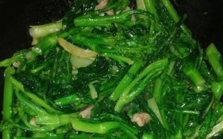 肉粒炒菜心，美味健康的家常菜（用肉粒增添鲜味，营养菜心更美味）