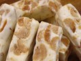 手工制作杏仁花生牛轧糖（让你感受经典美味的制作方法）