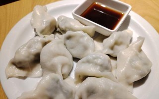 如何烹饪美味的白菜炖冻豆腐（简单易学，营养美味，白菜+冻豆腐，让你回味无穷）