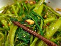 酸辣通心菜帮，清爽开胃的夏日凉菜（教你做一道美味可口的酸辣通心菜帮）