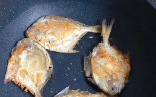 如何烹制出口感鲜嫩的小鲳鱼？做法详解（如何烹制出口感鲜嫩的小鲳鱼？做法详解）