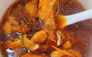 用鲜美海鲜打造一份鲜香浓郁的鱼丸菌类海鲜汤（从选材到烹饪，教你制作美味的鱼丸菌类海鲜汤）