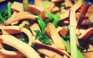 炒鸡蛋干美食大全（美味可口的多种做法，带来不同口感享受）