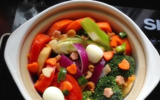 美味健康的杂菜煲（用新鲜蔬菜煮出滋味无穷的家常美食）