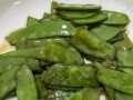 丝瓜炒荷兰豆的做法（健康美味的素食佳肴）
