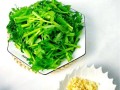 美食制作（健康美味的素菜佳肴，让你爱上翠茼蒿）