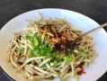 美味又营养的折耳根拌酸菜（用折耳根为酸菜增添风味）
