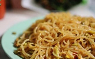 酸豆角米粉的制作方法（让你品尝到正宗广东美食的秘密）
