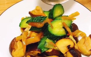 香菇炒黄瓜片，清爽可口的健康美食（以素材为主，少油少盐，做出一道养生美味）