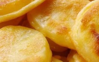 美味油炸土豆块煎鸡蛋的做法（让你的早餐更加美味的小技巧）