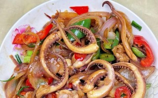 家常美食之洋葱香菇炒鱿鱼（简单易学的做法让你秒变厨神，做出好吃又营养的菜肴）