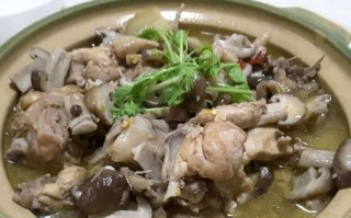 土豆蘑菇炖鸡块的做法（嫩滑鸡肉与清爽蔬菜的完美结合）