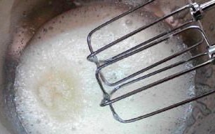 香葱芝麻蛋糕的制作方法（健康美味的自制蛋糕）
