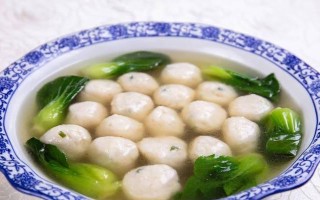 小白菜烩鱼丸，健康美味两不误！（一道家常菜，简单易学，让你在家也能享受美食。）