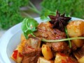 用土豆烧排骨豇豆做五香味美食（15道步骤，手把手教你做出绝佳排骨豇豆）