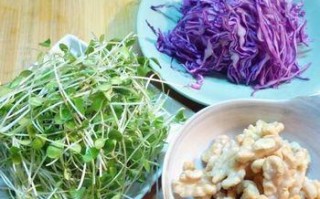 桃仁香椿苗的制作方法（教你轻松制作桃仁香椿苗，味道鲜美，营养丰富）
