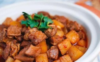 羊肉炖萝卜（营养丰富的养生佳肴）