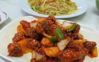 以星洲炒米为主题的家庭美食制作（传统的星洲炒米做法及调料搭配）