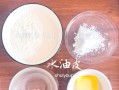 自制五仁豆沙蛋黄酥（美味可口的传统点心）