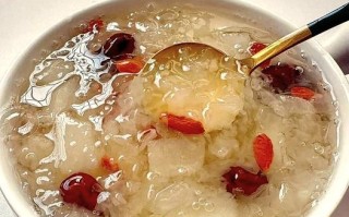 以雪耳红枣枸杞糖水为佳，温暖冬日寒意（雪耳红枣枸杞糖水的健康功效及制作方法）