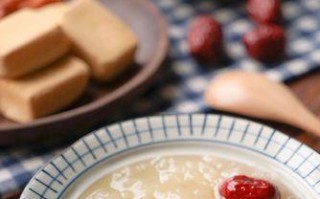 轻松制作银耳雪梨冰糖水（清热解暑，营养美味）