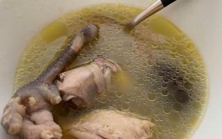 如何煲制美味的人参老母鸡汤（传统食谱，提高免疫力的好选择）