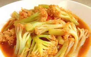 美味佳肴尽在口中——以西红柿烧菜花（健康鲜美的家常菜，轻松享受美食盛宴）