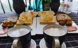 以云朵蛋汉堡为主题的美食探究（创意美食、健康营养、自制经验分享）