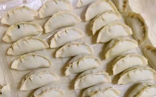 小白菜猪肉水饺的制作方法（教你如何制作美味可口的小白菜猪肉水饺）