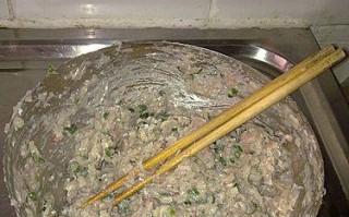 香煎鱼肉饼的制作方法（做出美味的鱼肉饼，轻松享受健康美食）