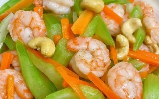 双肉西芹胡萝卜炒法（家常美食，健康又营养）
