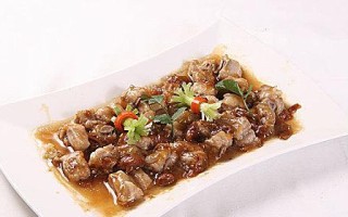 酸梅酱排骨的做法（用酸梅酱做出口感嫩滑的排骨菜肴）