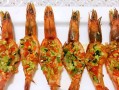 手把手教你烤出美味蒜蓉烤虾（简单易学，口感鲜美，海鲜爱好者必学）