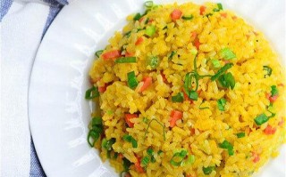 美味可口的火腿虾仁特色蛋炒饭（香气扑鼻，口感丰富，一定让您回味无穷）